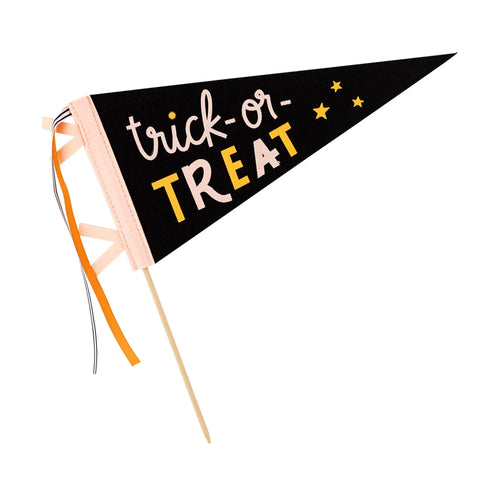 TRICK OR TREAT FELT PENNANT